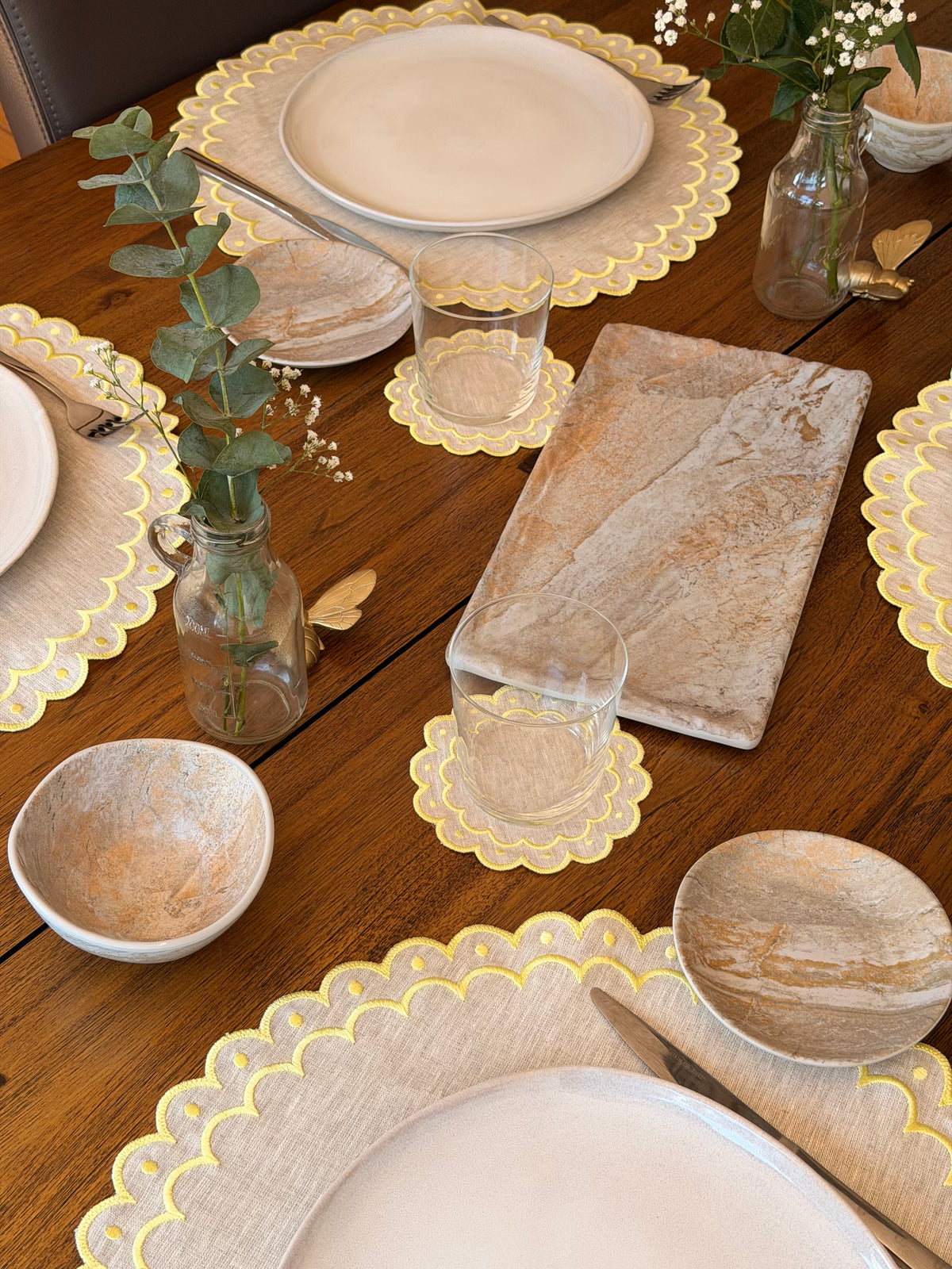 Set de 4 individuales y 4 portavasos Mariel Natural/Butter Yellow
