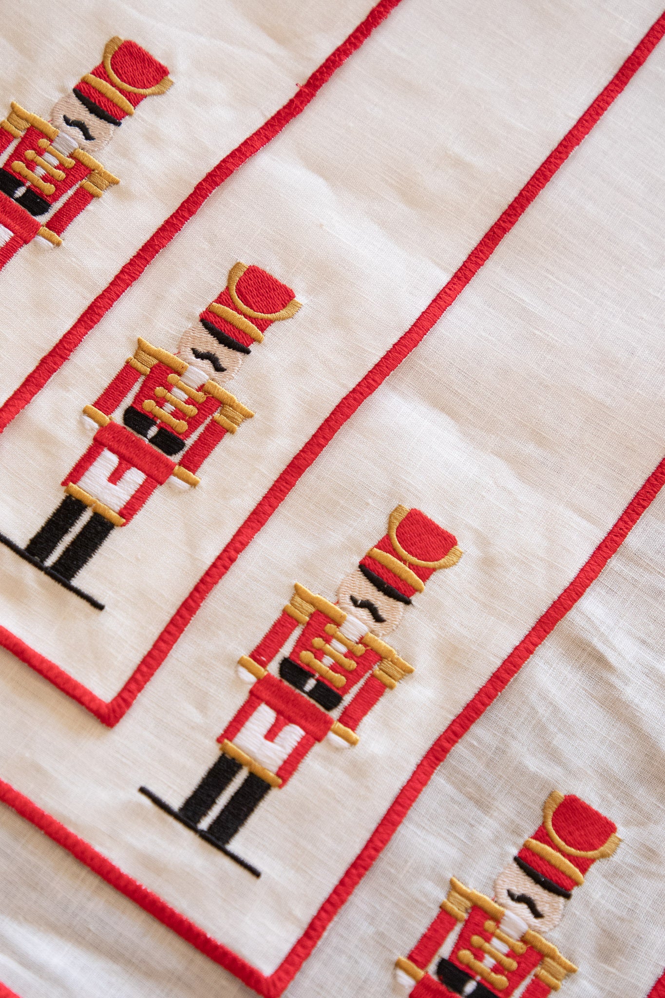 Set de 4 servilletas de Cascanuez rojo