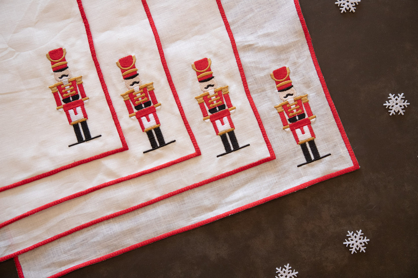 Set de 4 servilletas de Cascanuez rojo