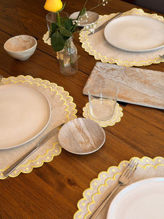 Set de 4 individuales y 4 portavasos Mariel Natural/Butter Yellow