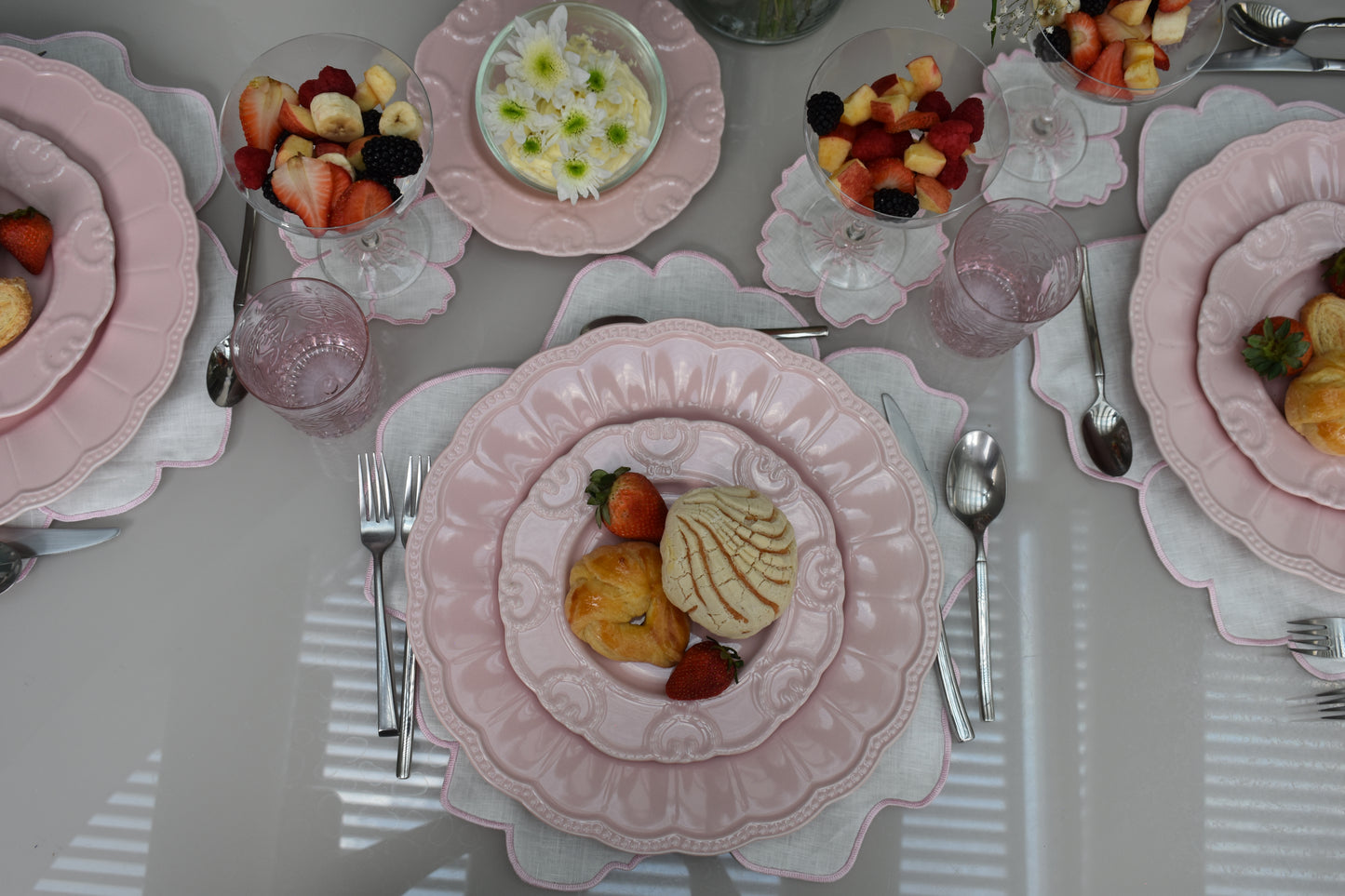 Set de 4 individuales, servilletas y portavasos Pink Daisy