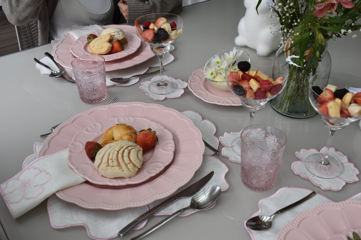 Set de 4 individuales, servilletas y portavasos Pink Daisy