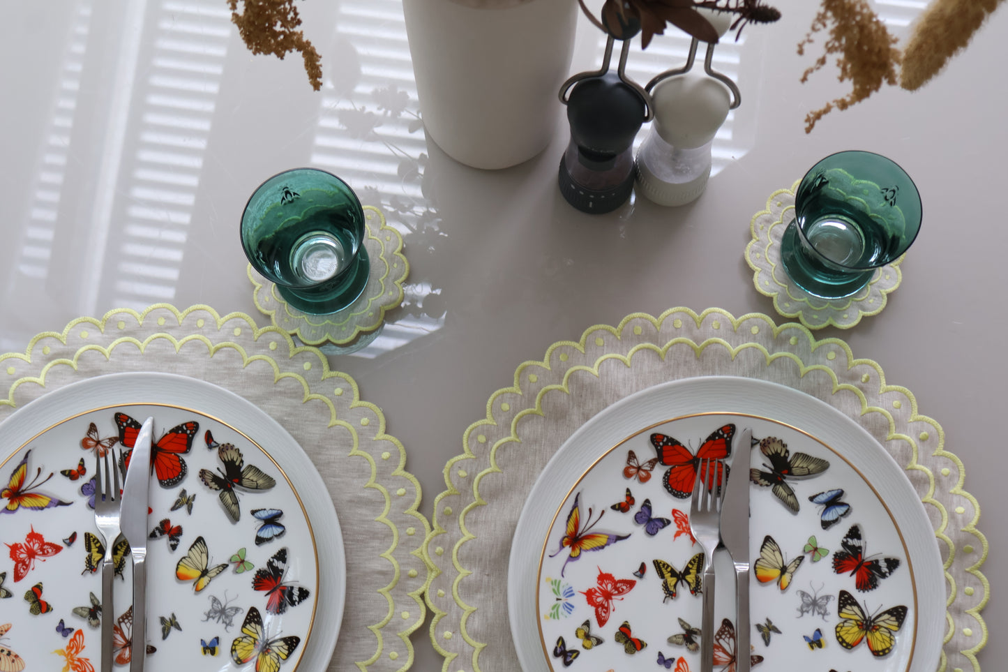 Set de 4 individuales y 4 portavasos Mariel Natural/Butter Yellow